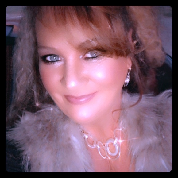 Meet your Posher, Susan - Picture 1 of 8